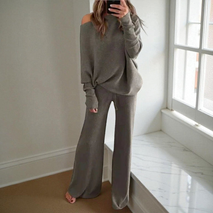 Front view of long sleeves and wide legs, gray