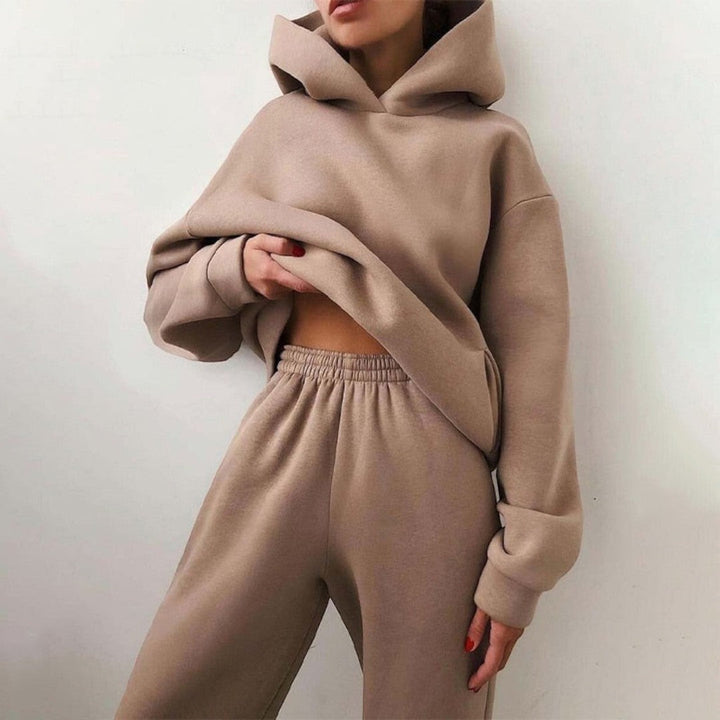 Side view of hooded set with long sleeves, banded cuffs and banded pant waist, jasnobrązowy