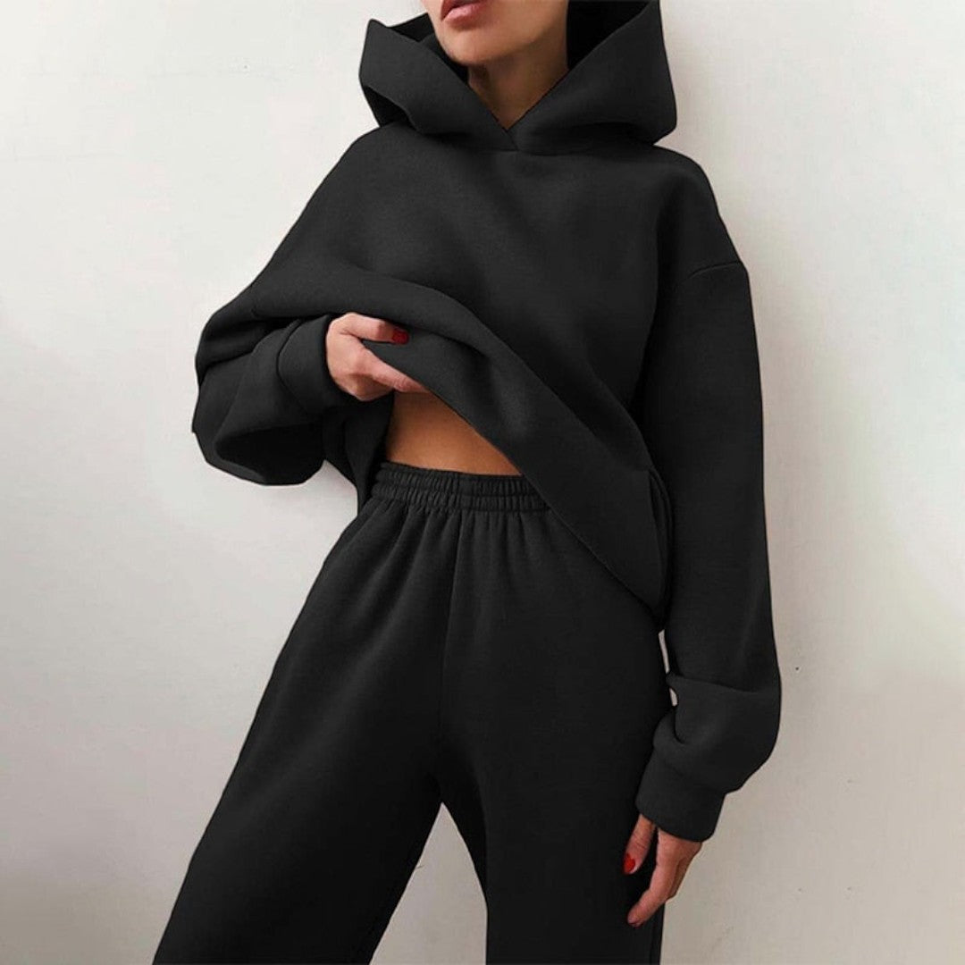 Front view with hood, long sleeves and banded cuffs, czarny