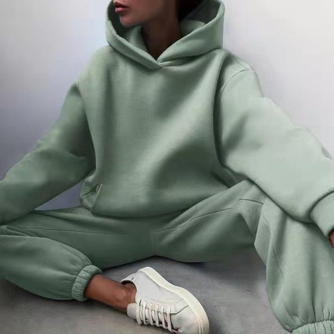 Side view with hood, long sleeves and banded pant cuffs, jasnozielony