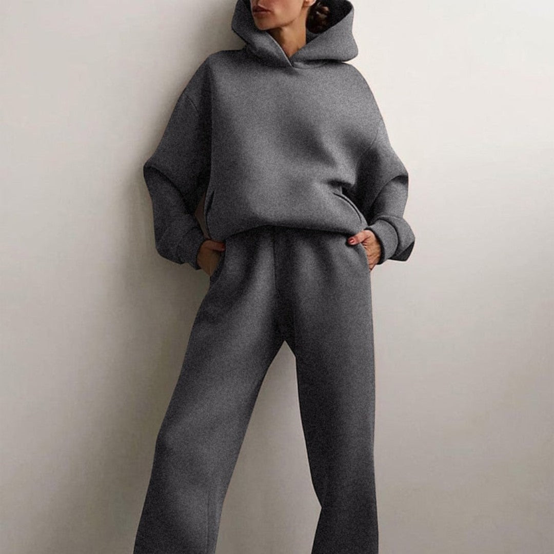 Front view with hood, side pockets and straight legs, szary