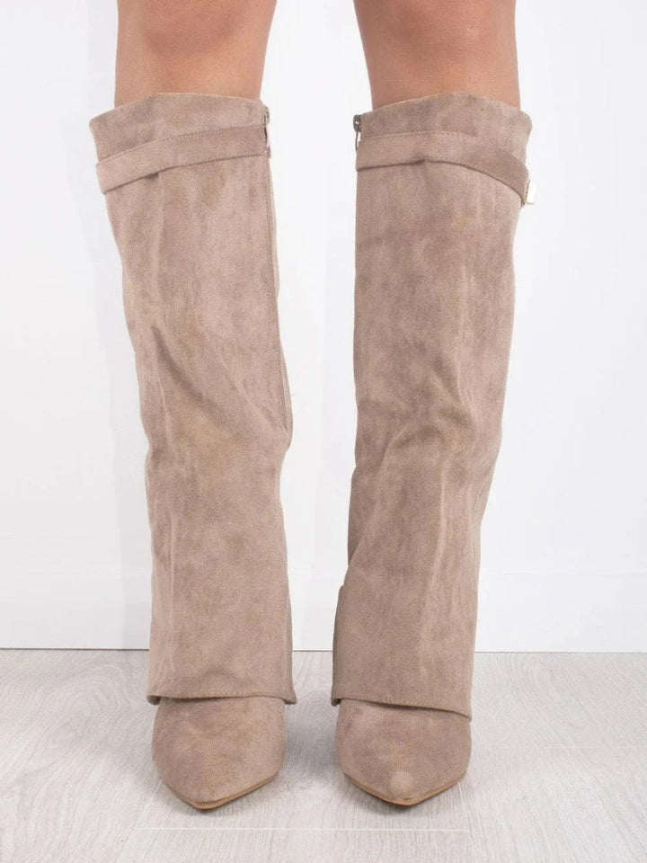 Front view of shaft fronts and pointed toes