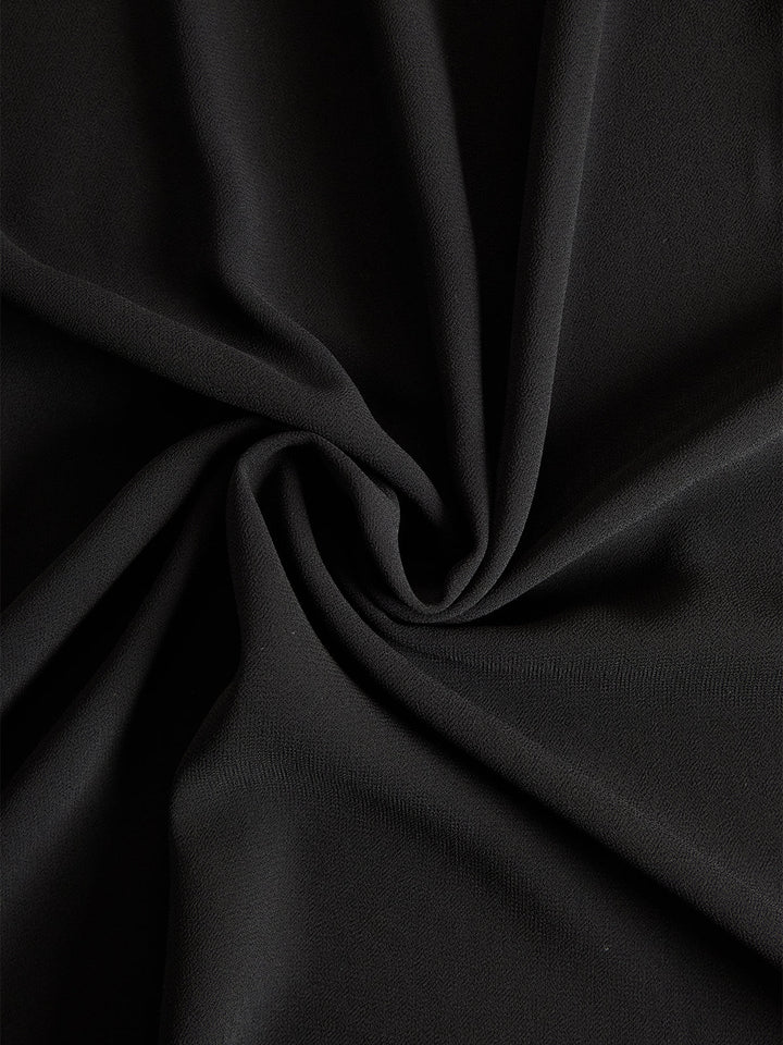 Detail view of the three-piece set surface