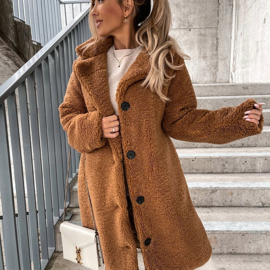 Side view showing lapels, long sleeves and button front, brązowy
