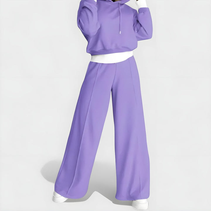 Front view of hooded top and wide legs with stitched front detailing, fioletowy