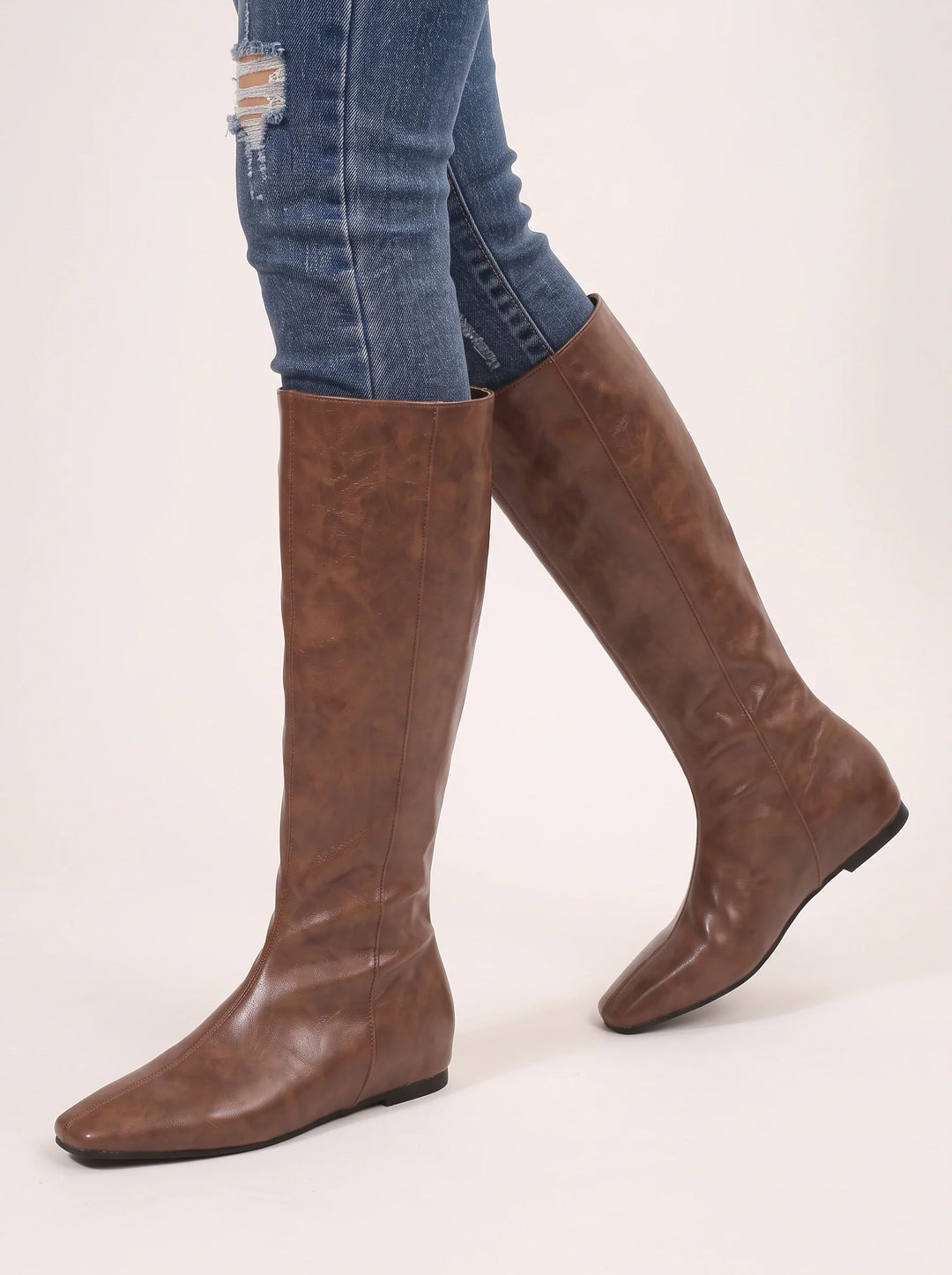 Side view of the upper and flat sole, brown