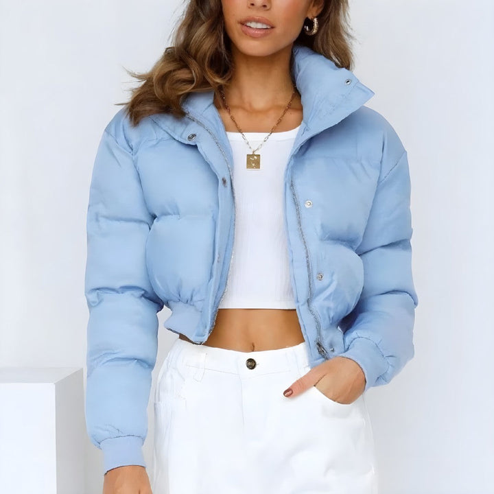 Front view showing stand collar, zipper front and cropped hem, niebieski
